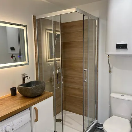 Studio, With Amenities Around Appartement